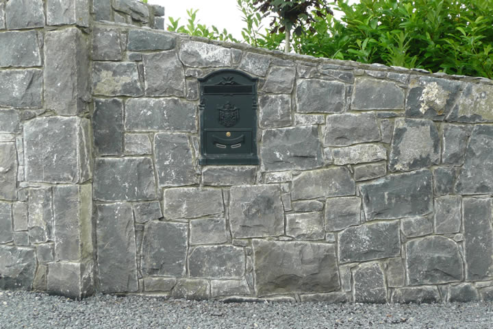 Stone.wall.Pillar.Letterbox